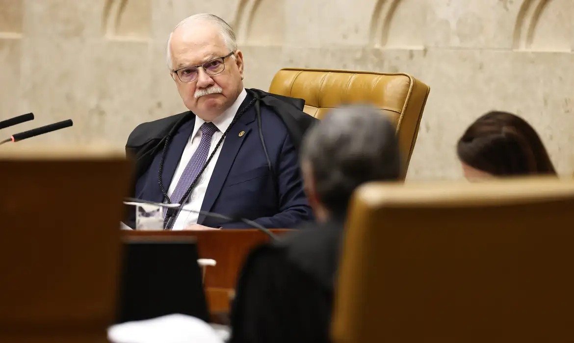 Tensão entre ministros leva Fachin a cancelar plenário do Supremo