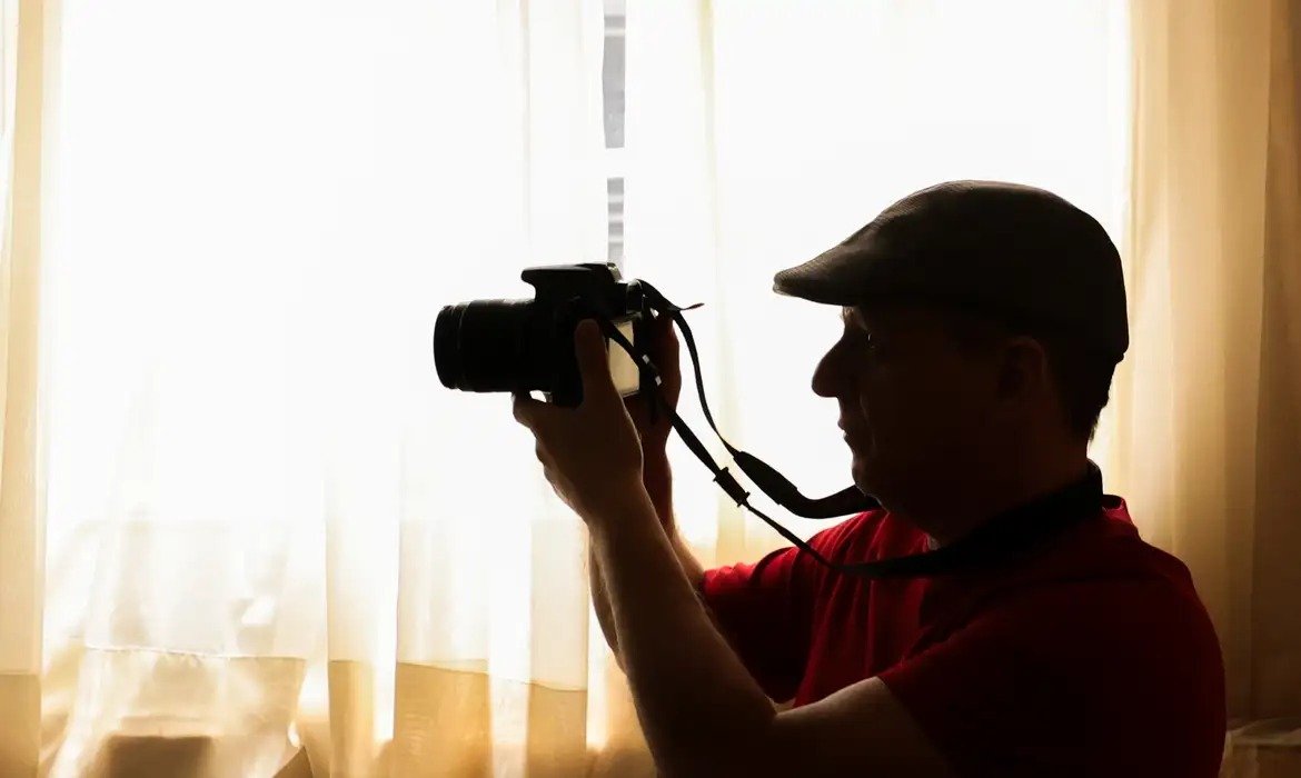 Capacitismo nas redes afeta trabalho de estilista brasileira