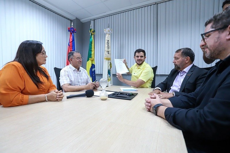 Lei garante revisão anual de benefícios do Mais Médicos