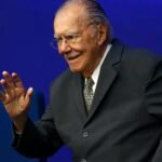 José Sarney segue tratamento de pneumonia em São Paulo