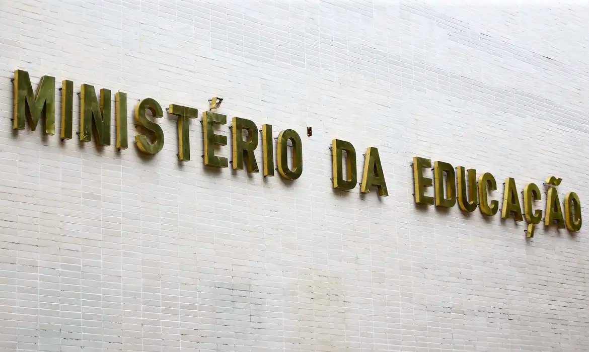 Pronatec oferece curso para trabalhar com carro elétrico