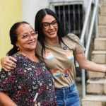 Shádia apresenta propostas durante caminhada em Manaus