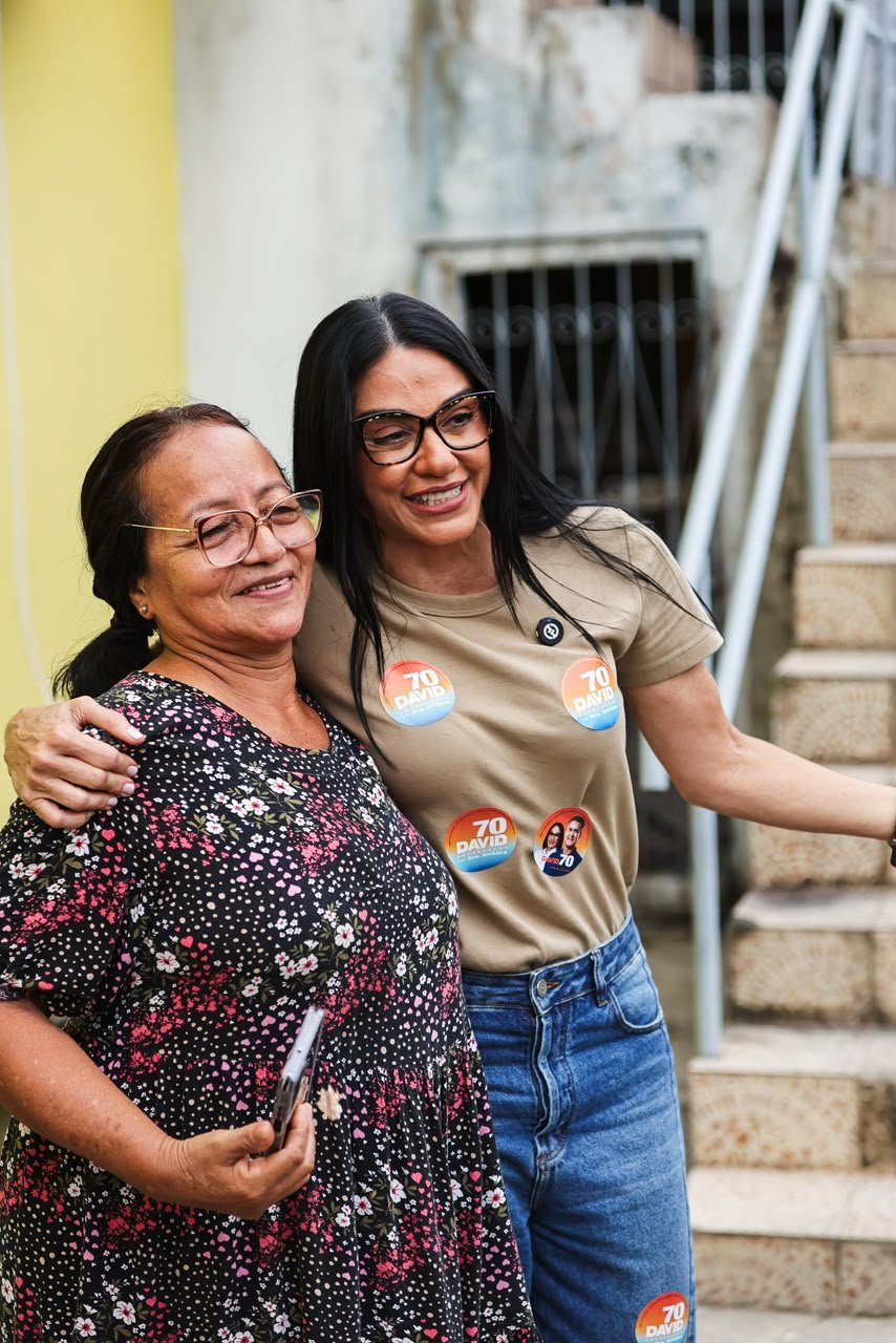 Shádia apresenta propostas durante caminhada em Manaus