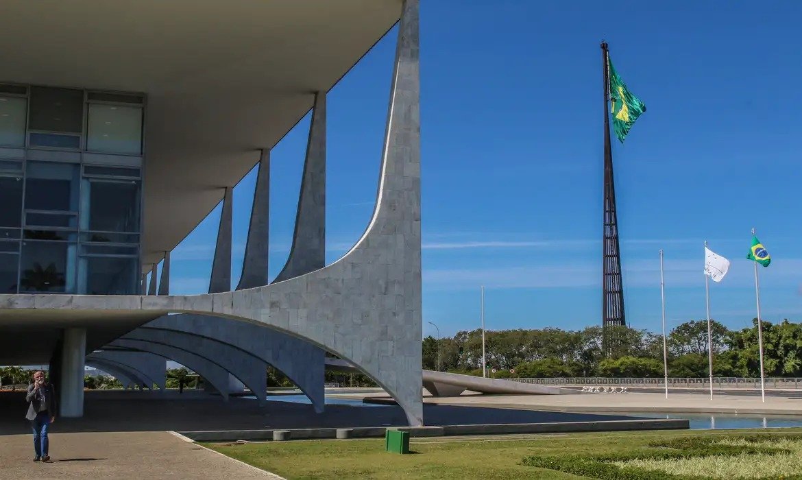 Eleições 2026: prefeitos apresentam agenda aos presidenciáveis