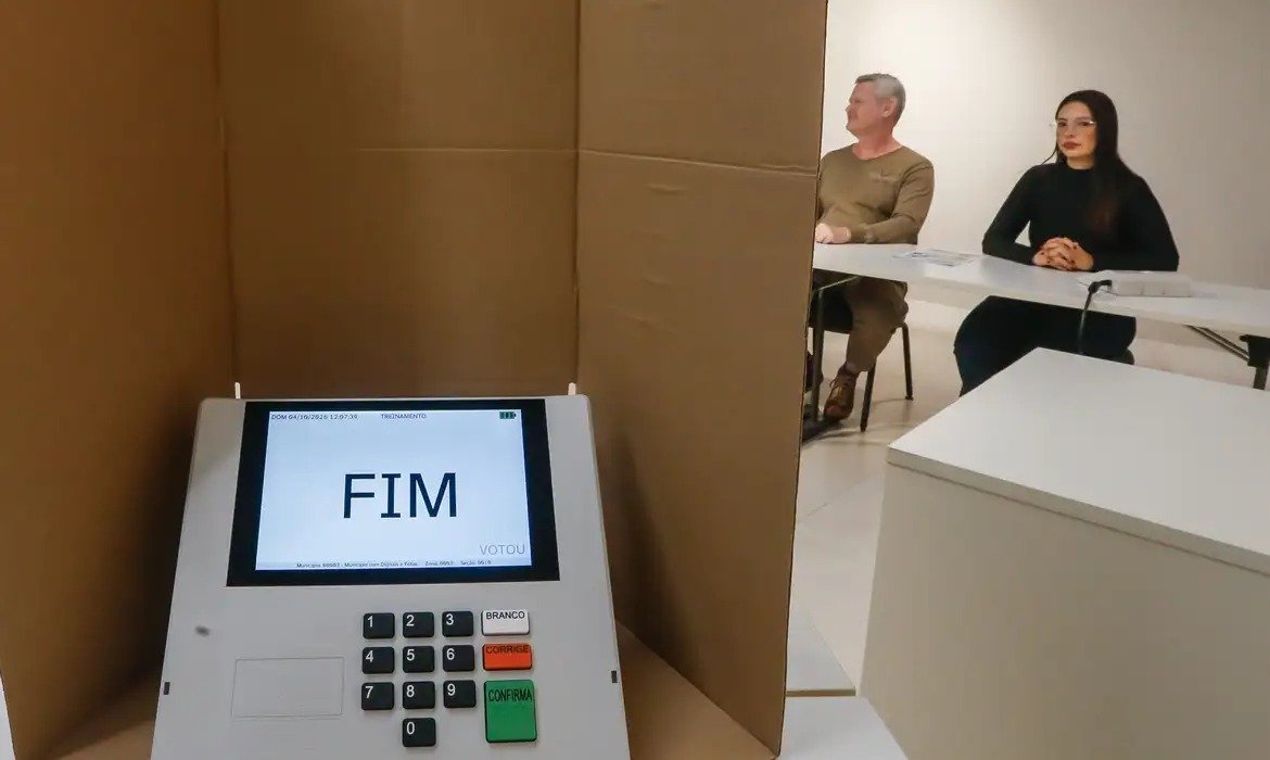 TSE reforça proibição de eletrônicos na cabine eleitoral