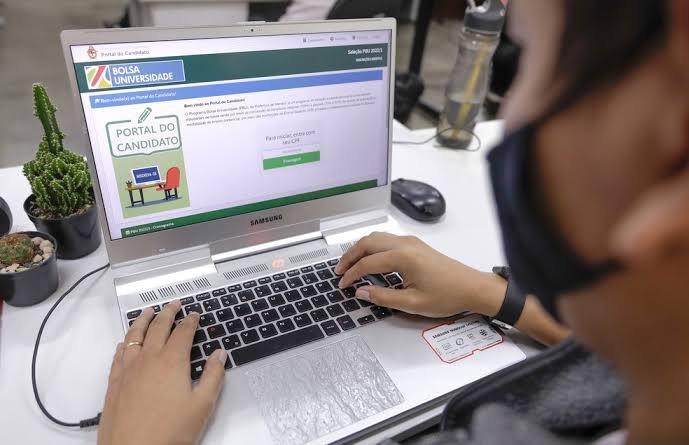 Programa Bolsa Universidade 2027 terá vagas para quem deseja continuar a faculdade