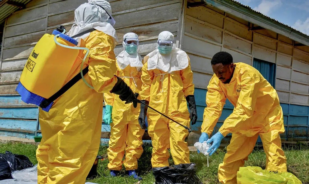 Ebola se espalha por províncias do Congo em epidemia histórica